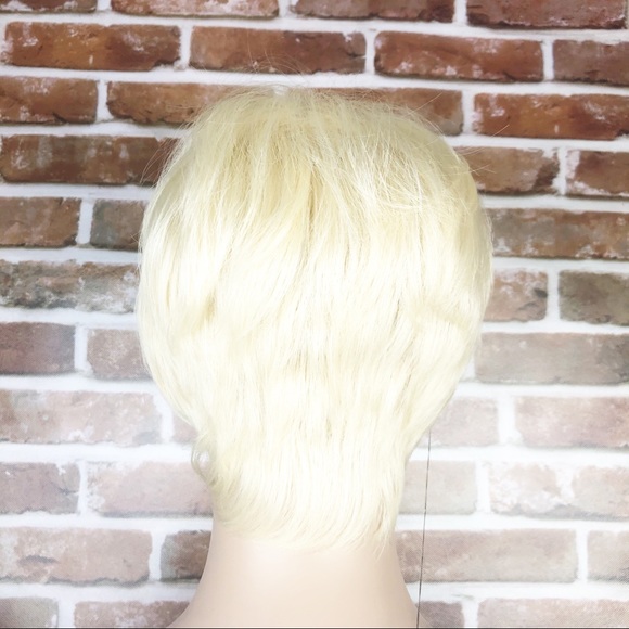 Synthetic Short Trendy Blonde Women’s Wig - Picture 5 of 8